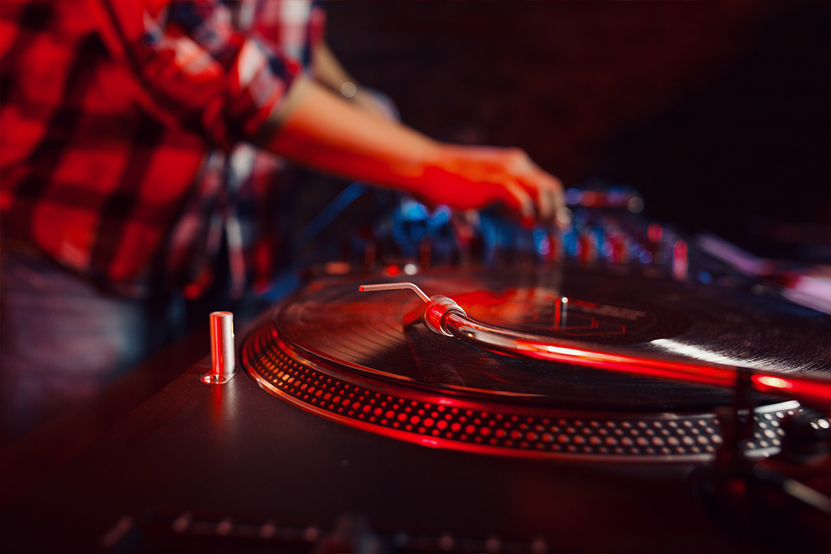 DJ Performansları ve Müzikli Geceler